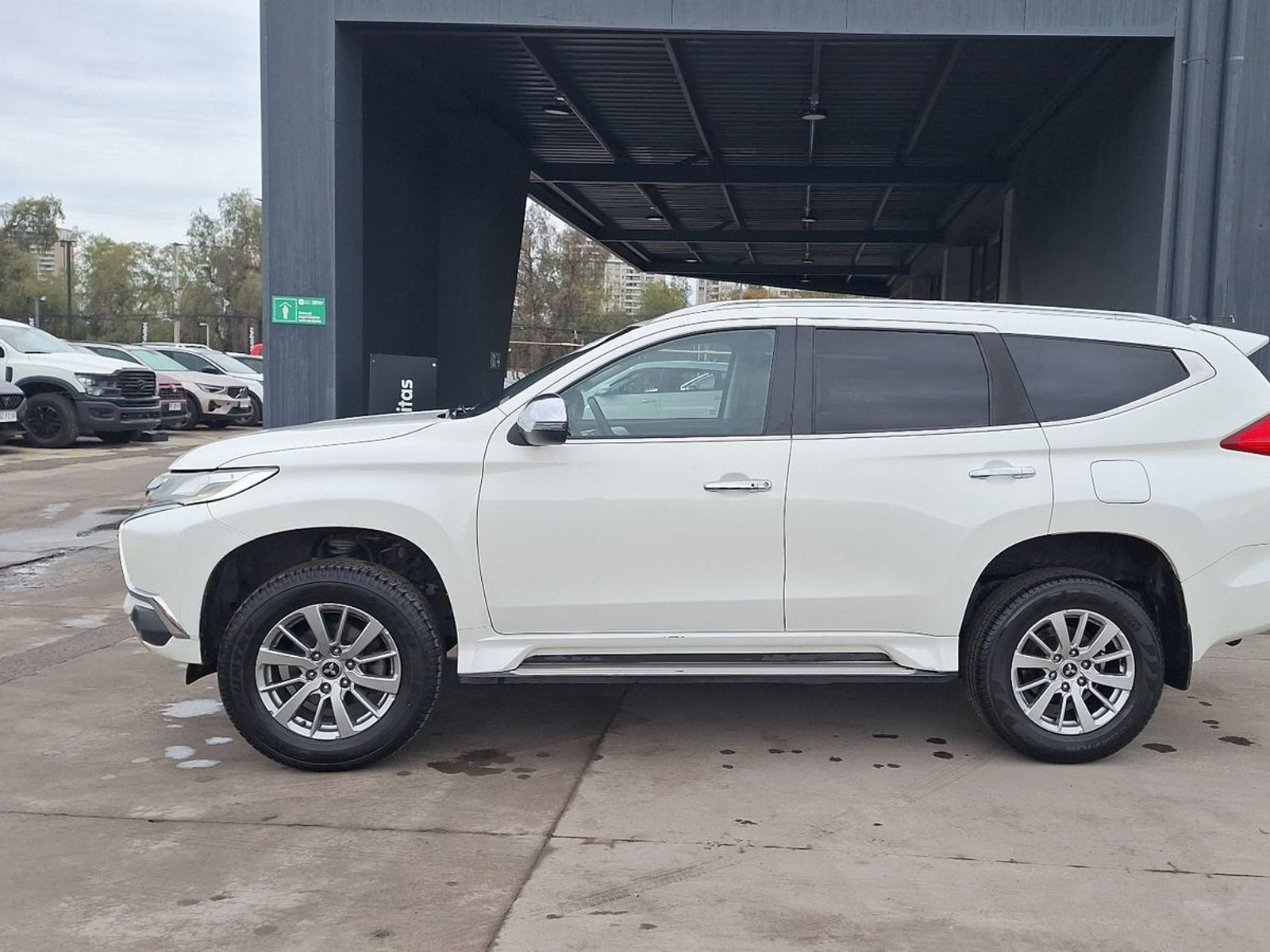 Mitsubishi Montero Sport 2017 - Foto 2 de 15