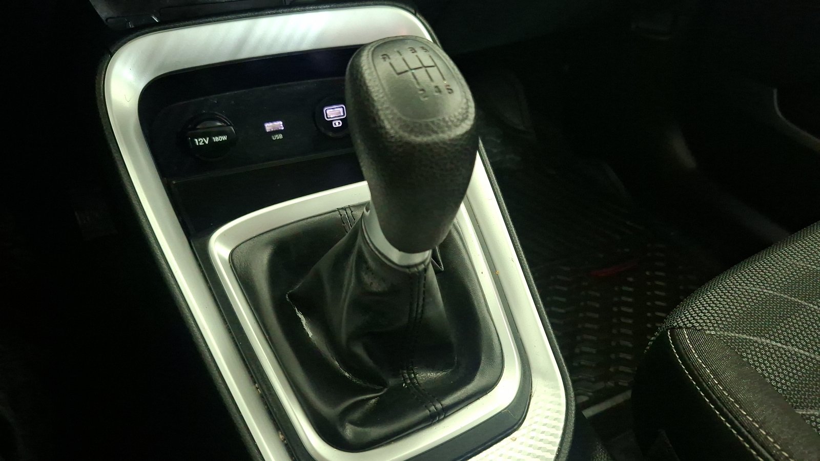 Kia Sonet 2023 - Foto 3 de 8
