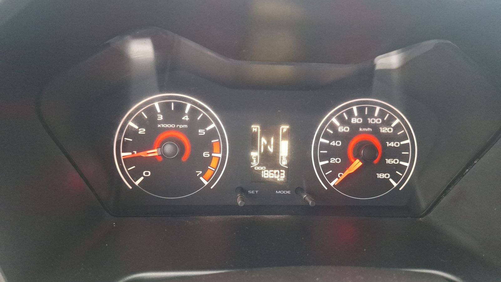 Mahindra Kuv 100 2022 - Imagen 9 de 14