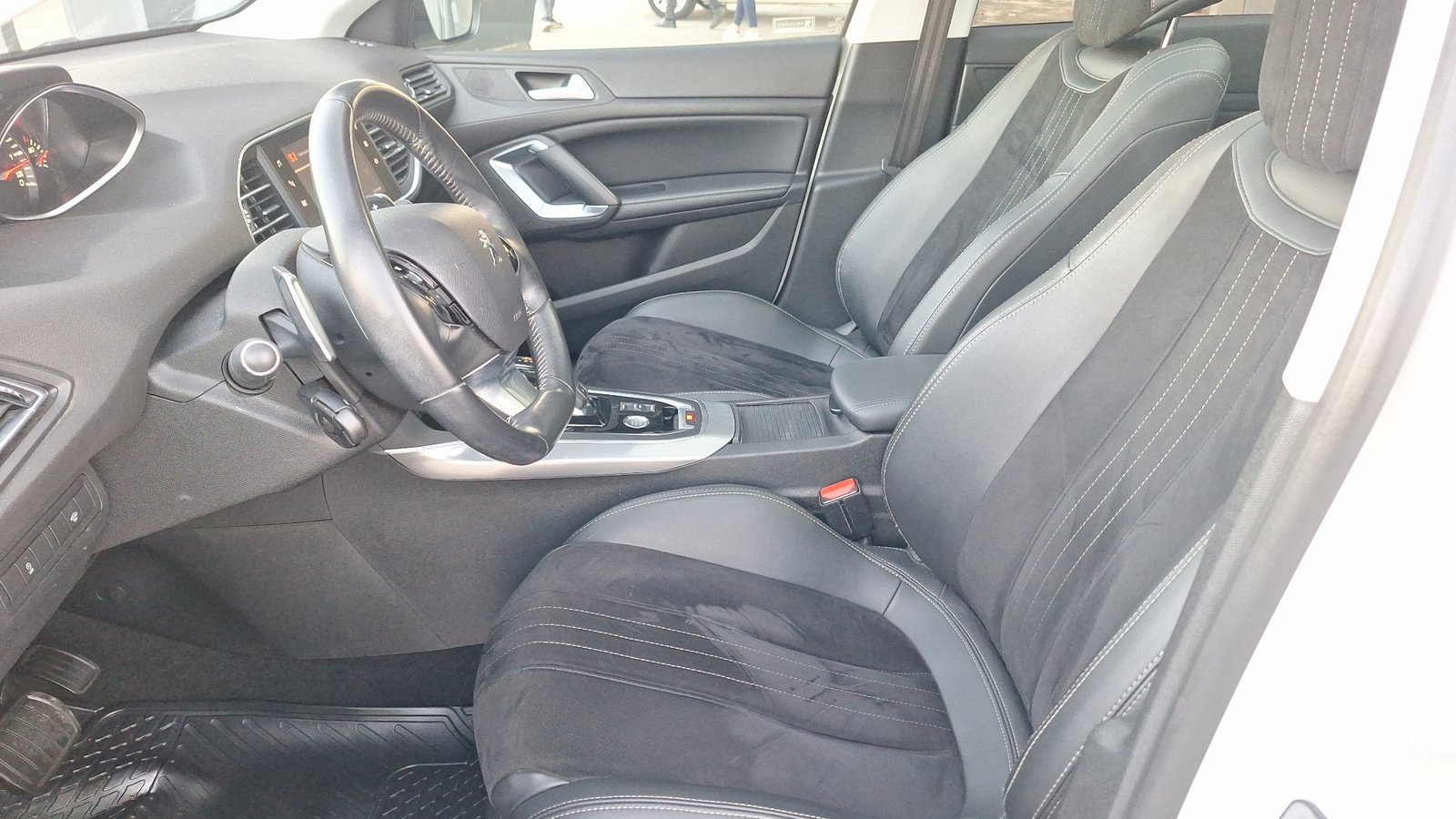Peugeot 308 2019 - Imagen 15 de 16