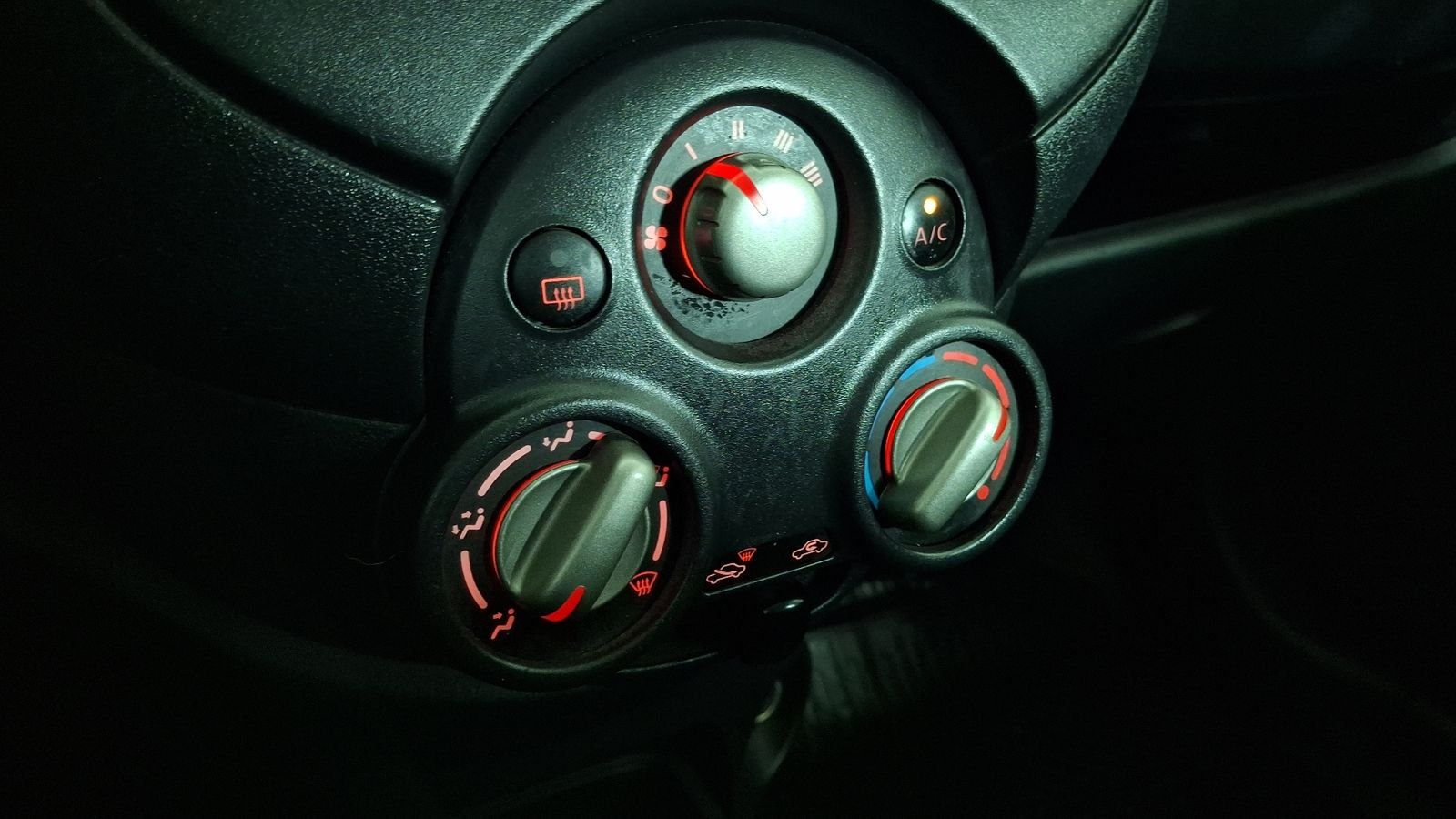 Nissan March 2015 - Imagen 14 de 15