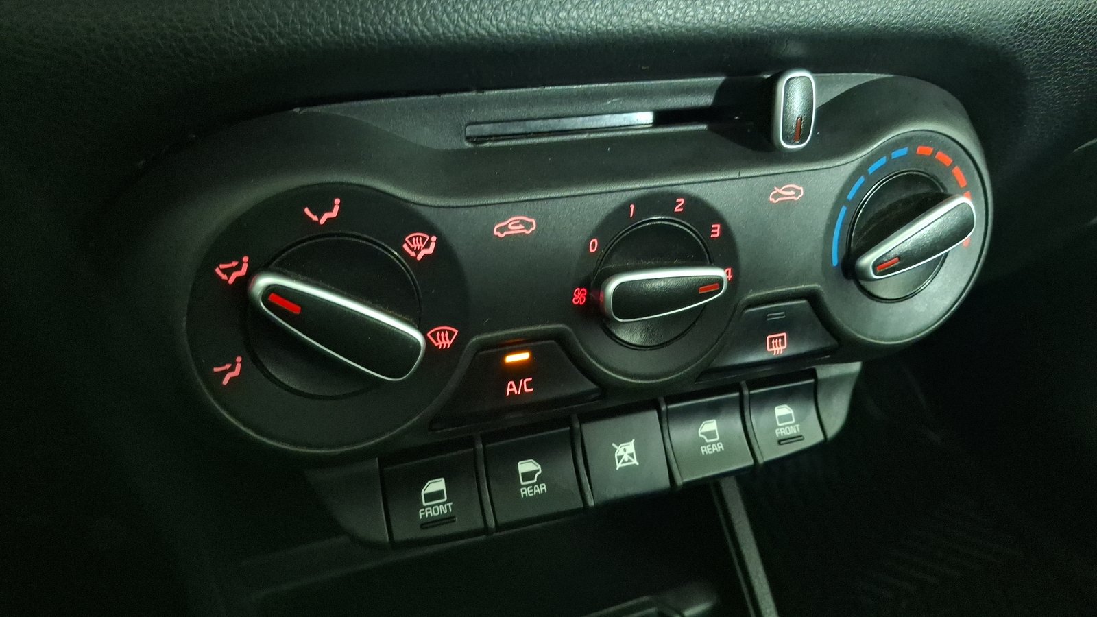 Kia Soluto 2021 - Imagen 15 de 16