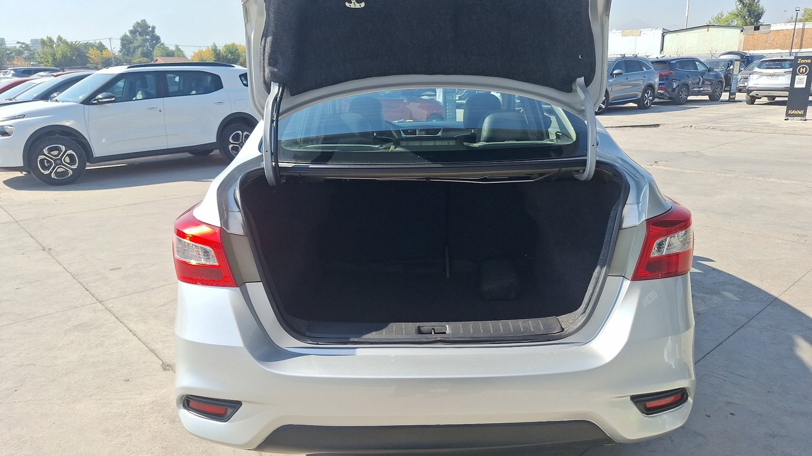 Nissan Sentra 2019 - Imagen 4 de 16