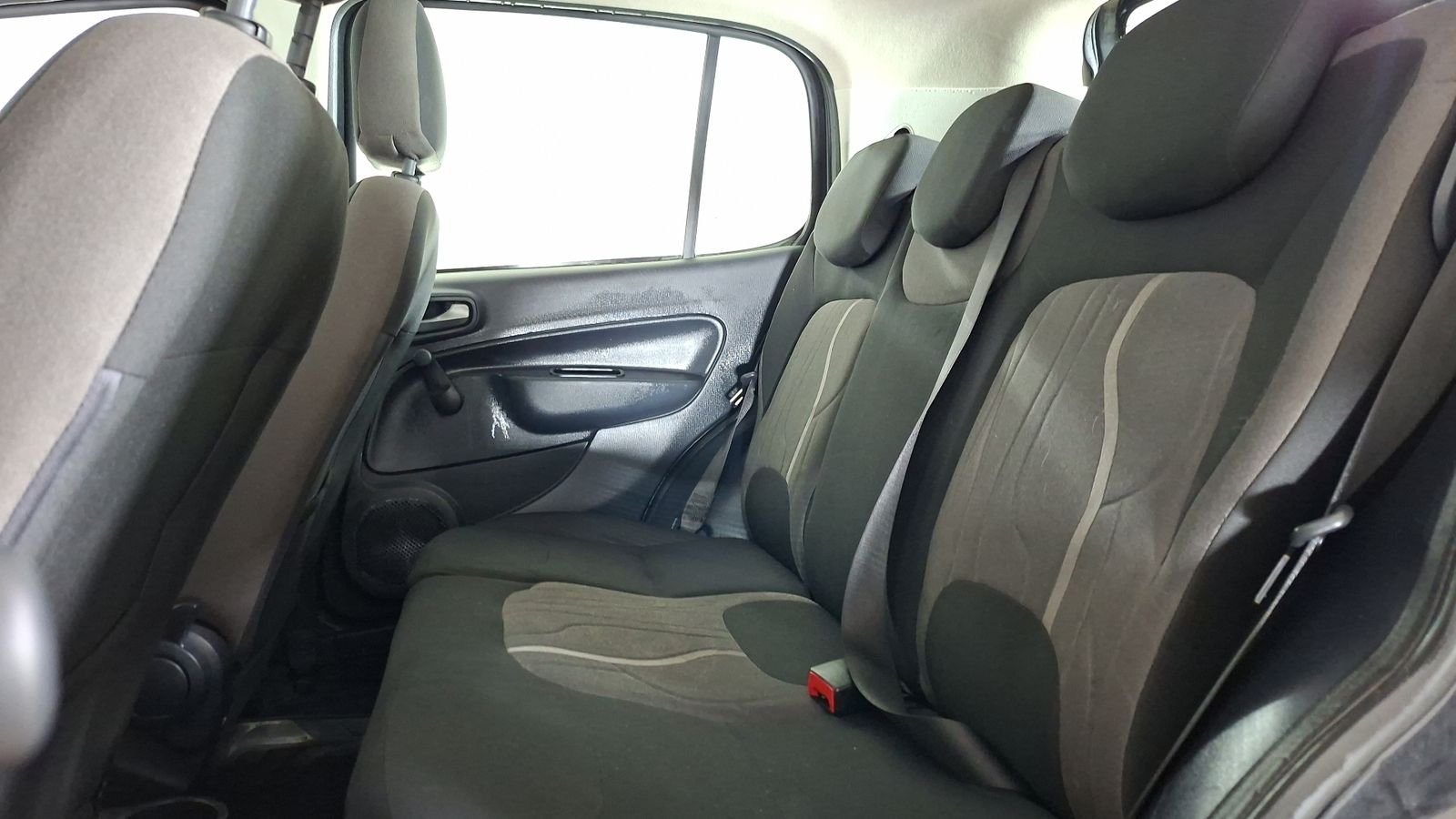 Fiat Uno 2017 - Imagen 14 de 16