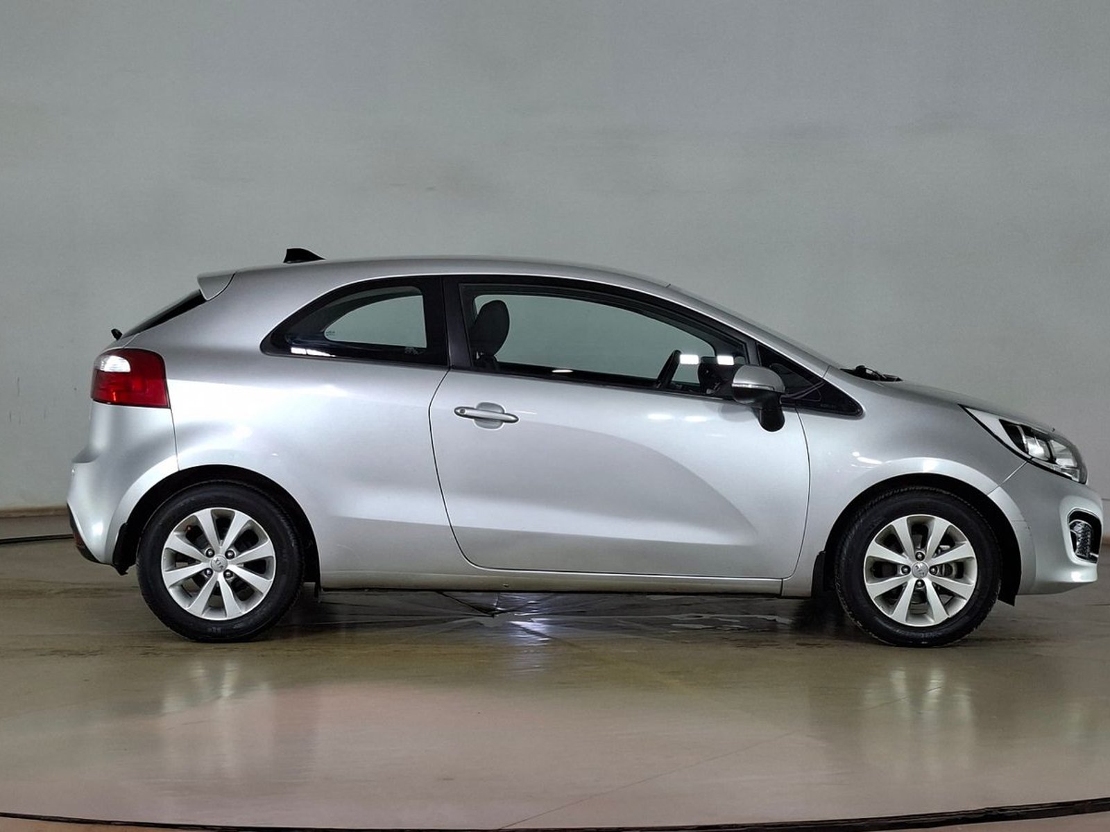 Kia RIO 3 2015 - Foto 4 de 16