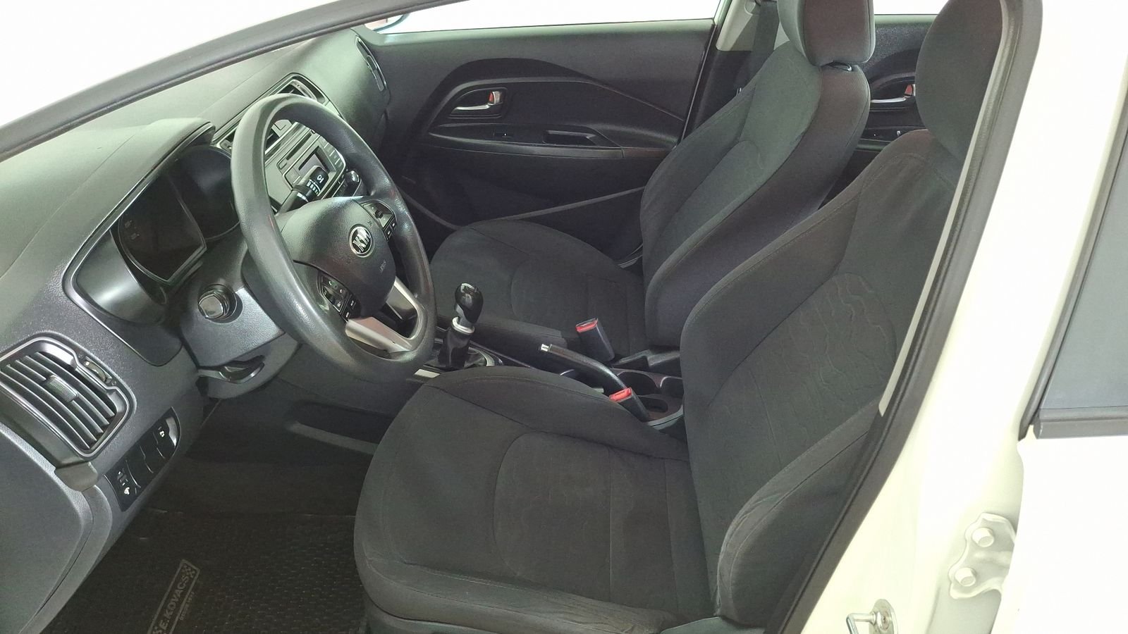 Kia RIO 4 2017 - Imagen 12 de 15