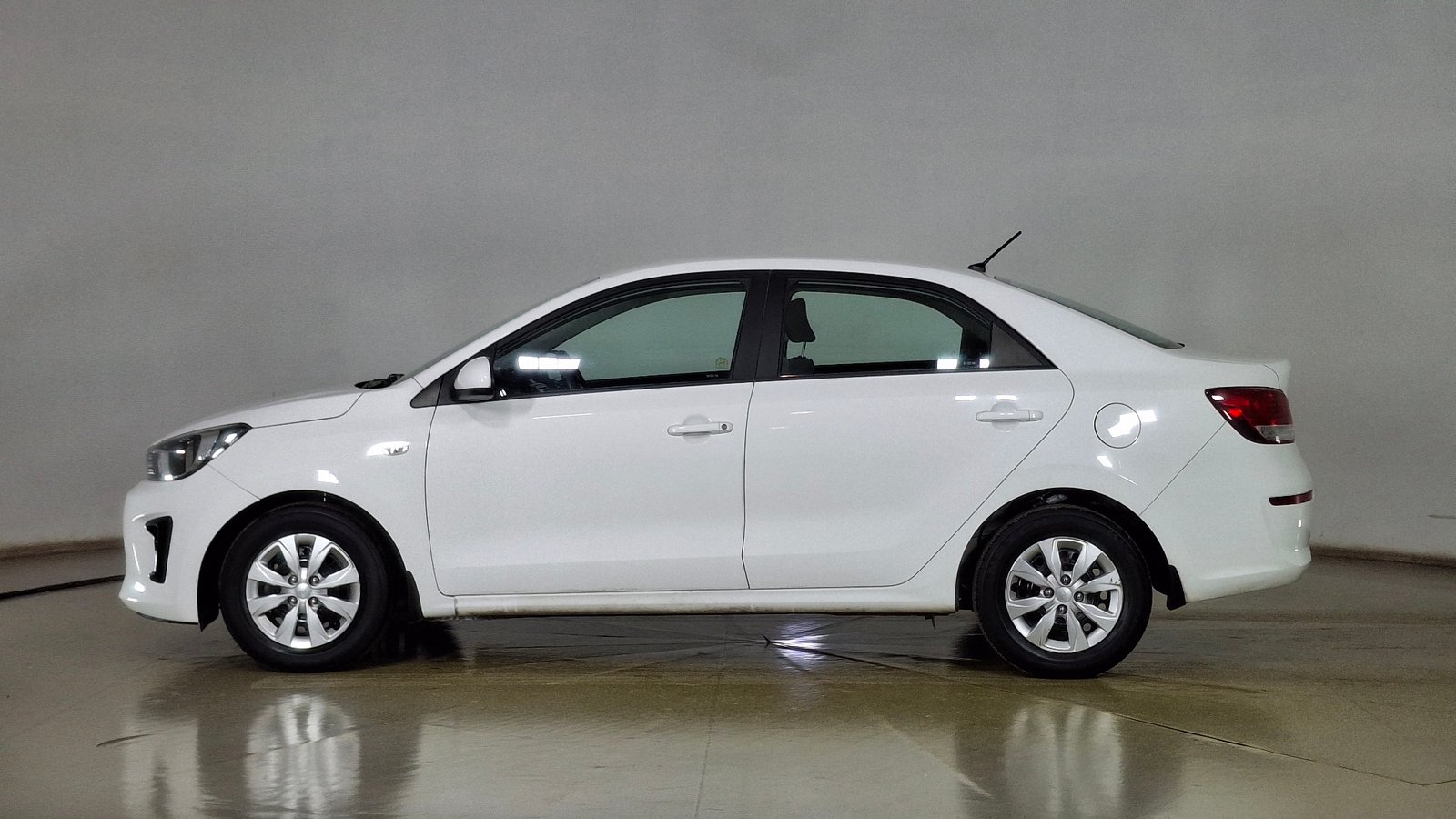 Kia Soluto 2023 - Imagen 7 de 16