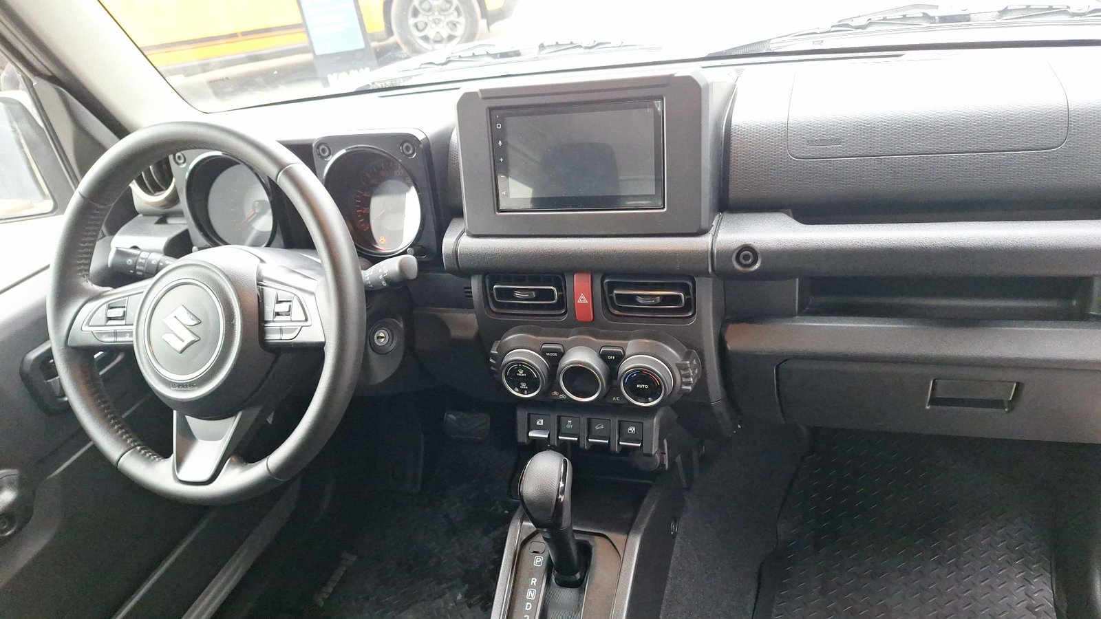 Suzuki Jimny 2023 - Imagen 6 de 8
