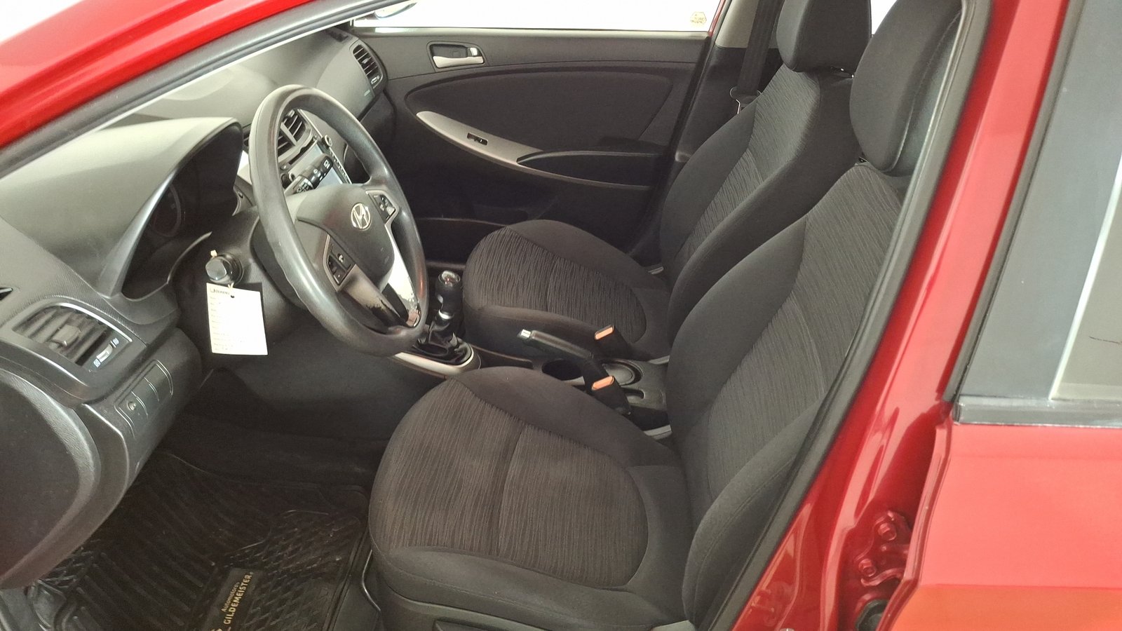 Hyundai Accent 2016 - Imagen 13 de 16