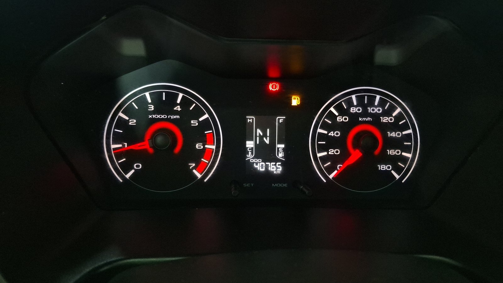 Mahindra Kuv 100 2021 - Imagen 9 de 15