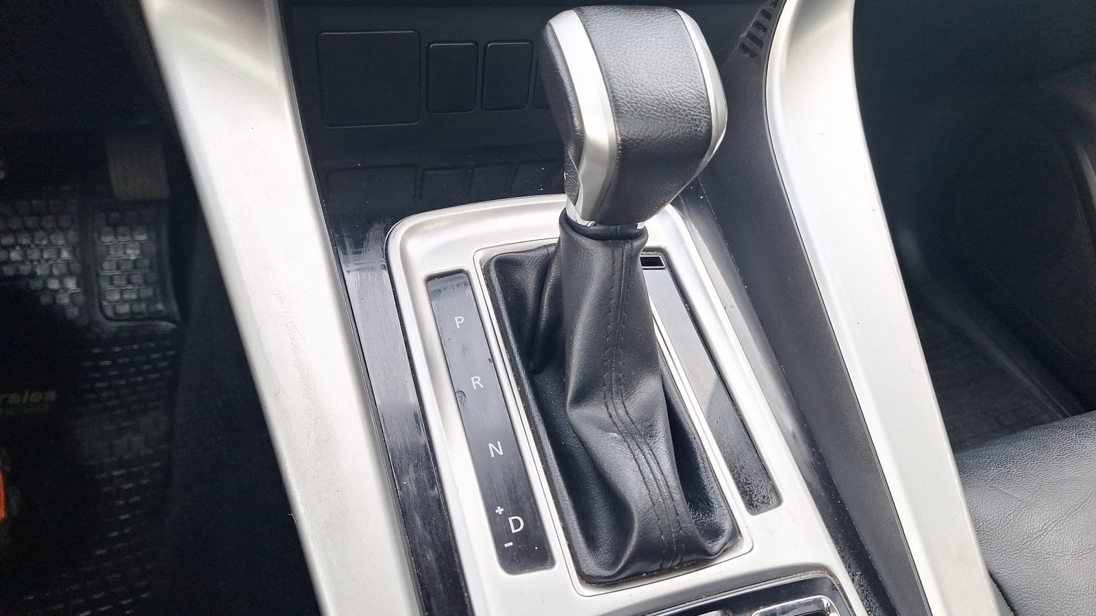 Mitsubishi Montero Sport 2017 - Imagen 11 de 17