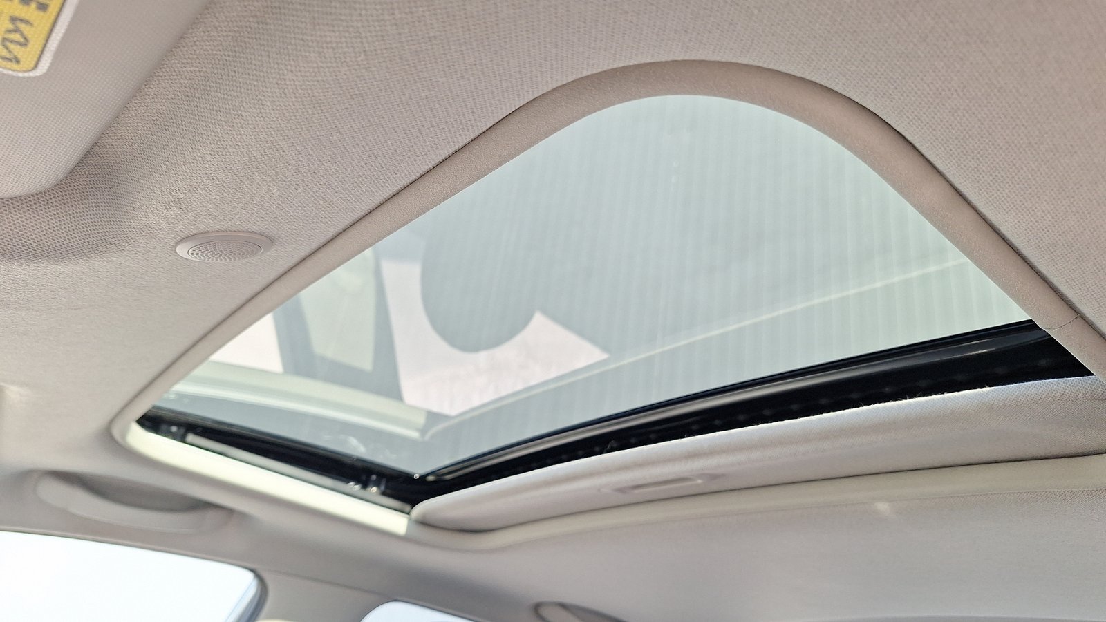 Kia Soluto 2024 - Imagen 13 de 16