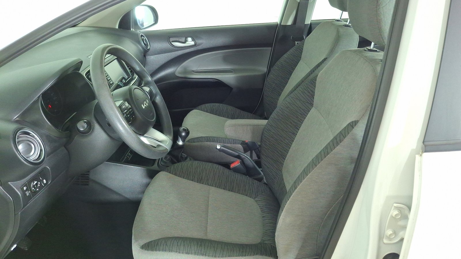 Kia Soluto 2023 - Imagen 13 de 16