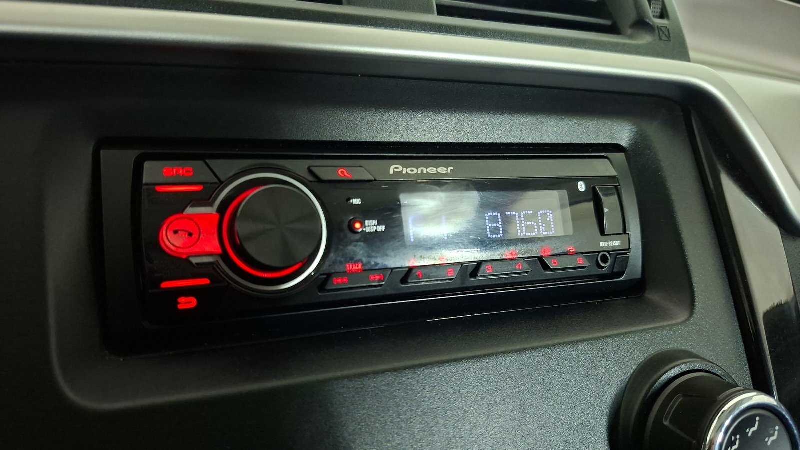 Mahindra Kuv 100 2022 - Imagen 11 de 16