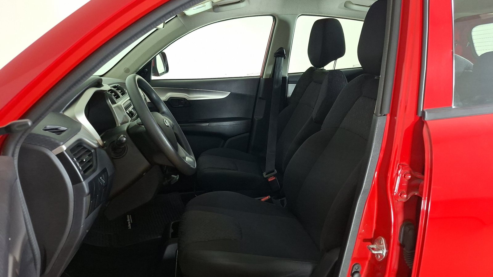 Mahindra Kuv 100 2022 - Imagen 13 de 16