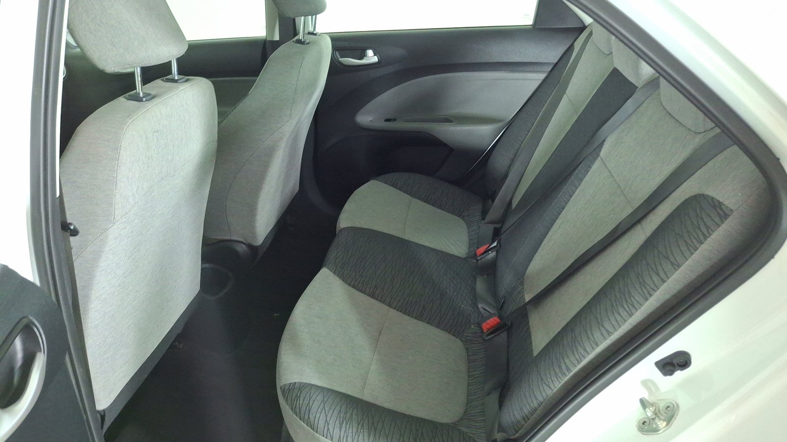 Kia Soluto 2023 - Imagen 14 de 16