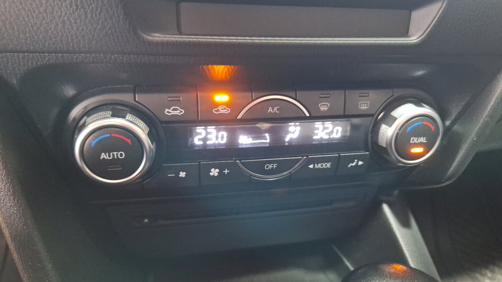 Mazda Mazda 3 2016 - Imagen 16 de 16