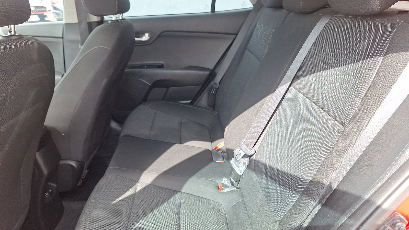 Kia RIO 5 2021 - Imagen 13 de 15