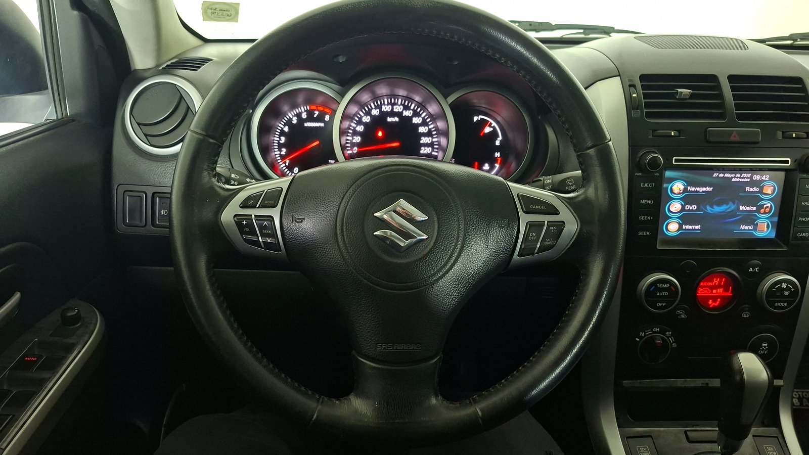 Suzuki GrandNomade 2014 - Imagen 9 de 17