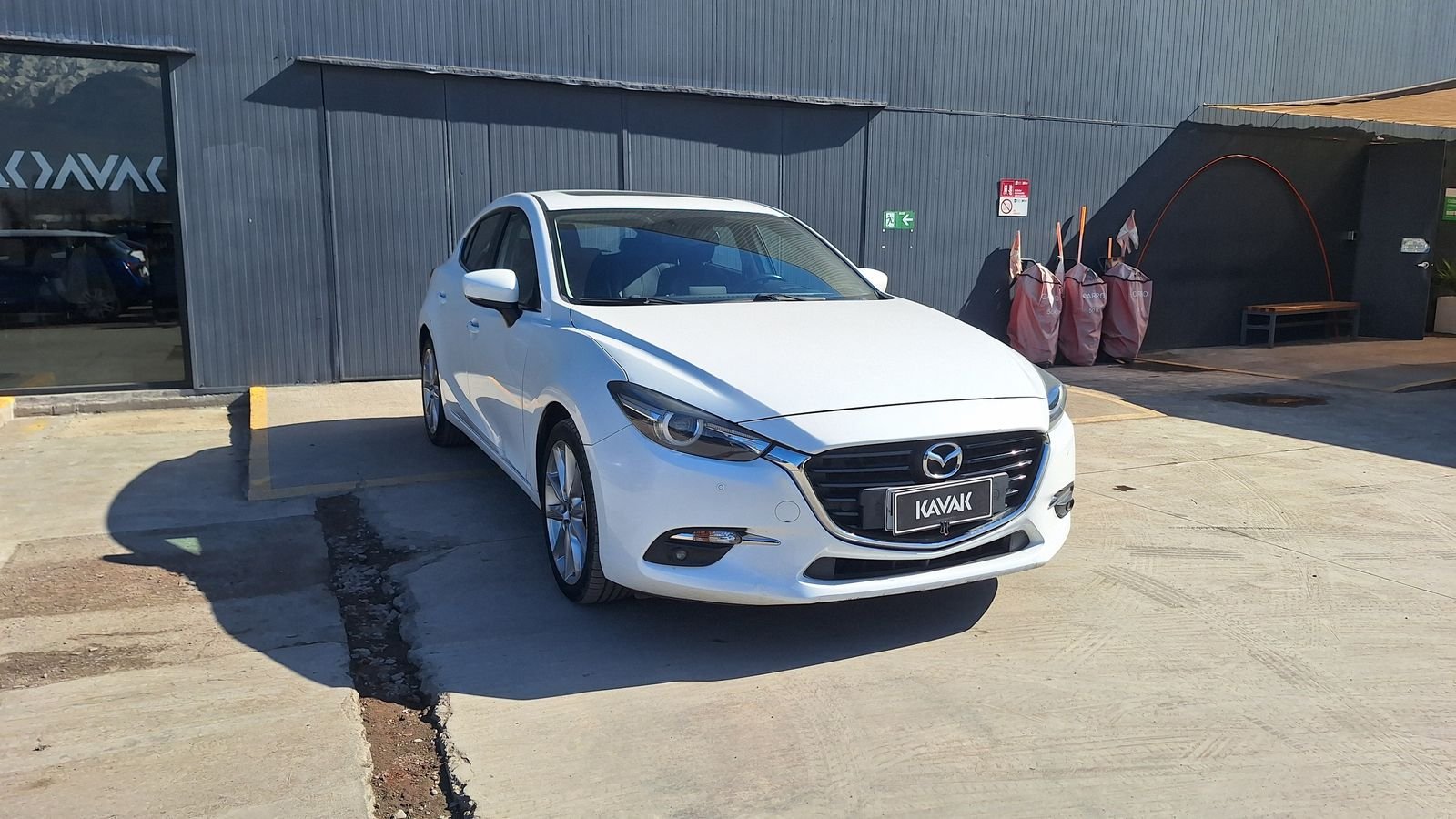 Mazda Mazda 3 2018 - Imagen 3 de 4