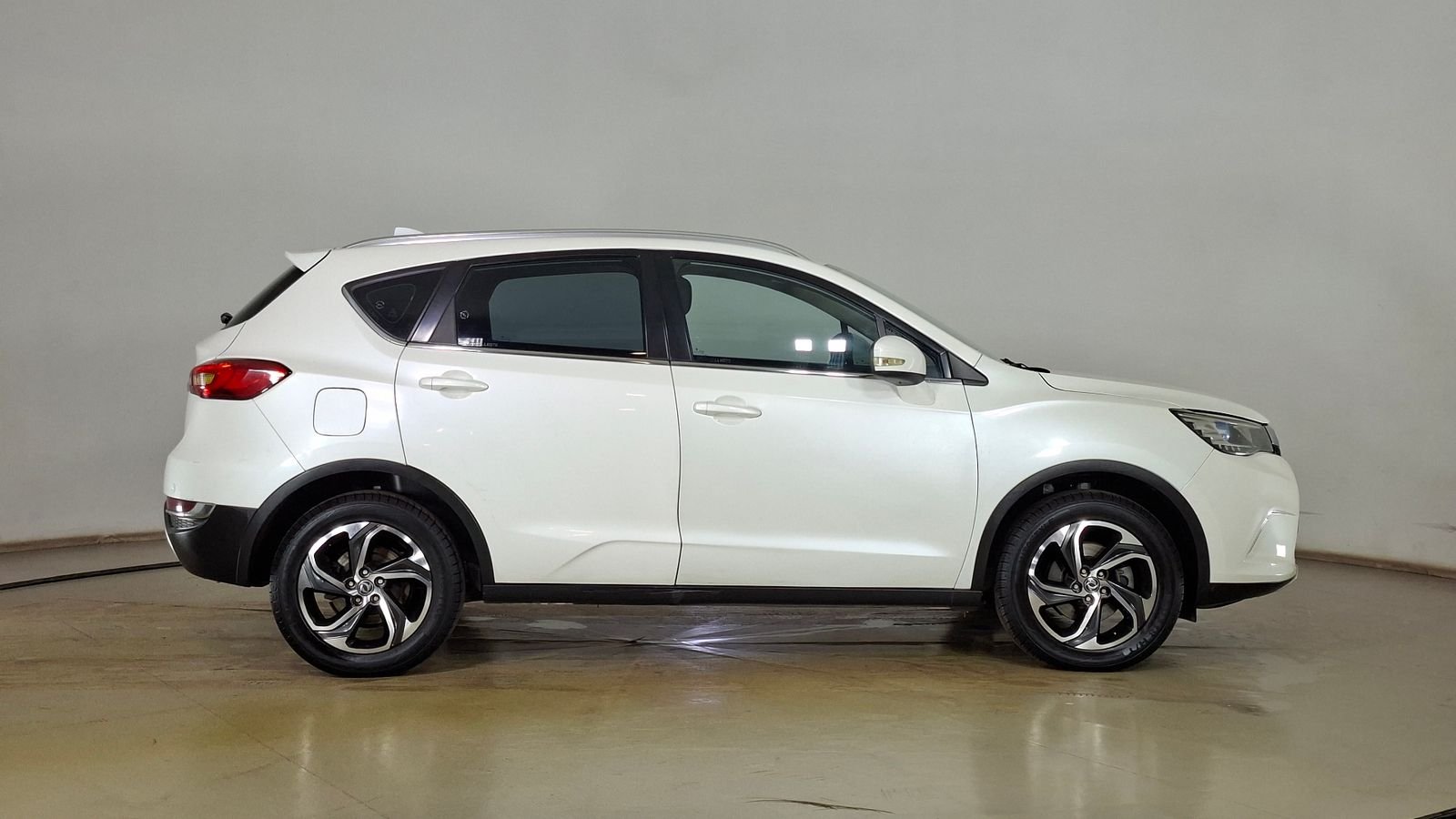 Dongfeng AX5 2019 - Imagen 4 de 16