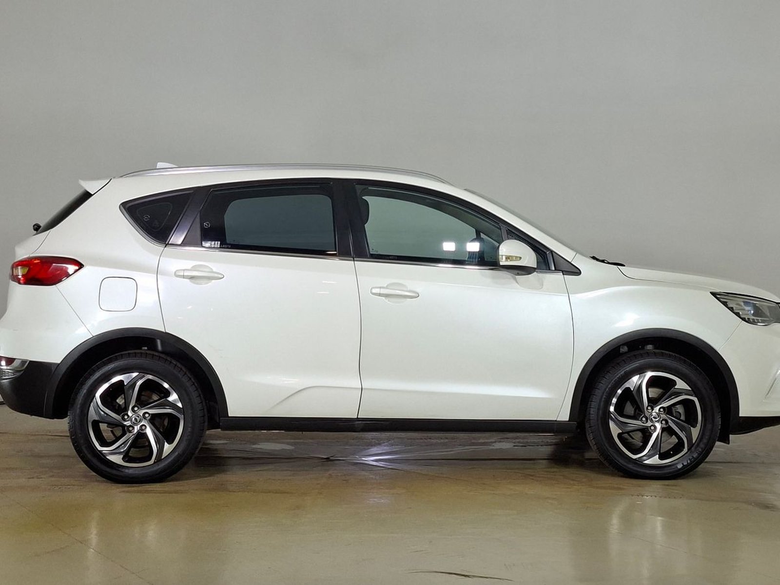 Dongfeng AX5 2019 - Foto 4 de 16
