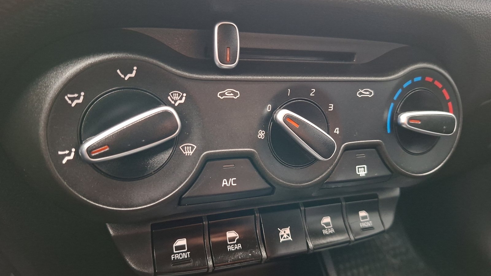 Kia Soluto 2025 - Imagen 16 de 16