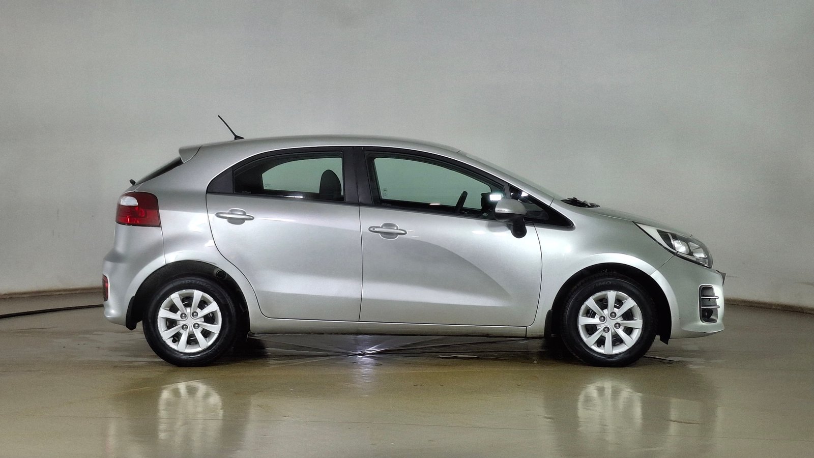 Kia RIO 5 2017 - Imagen 4 de 15