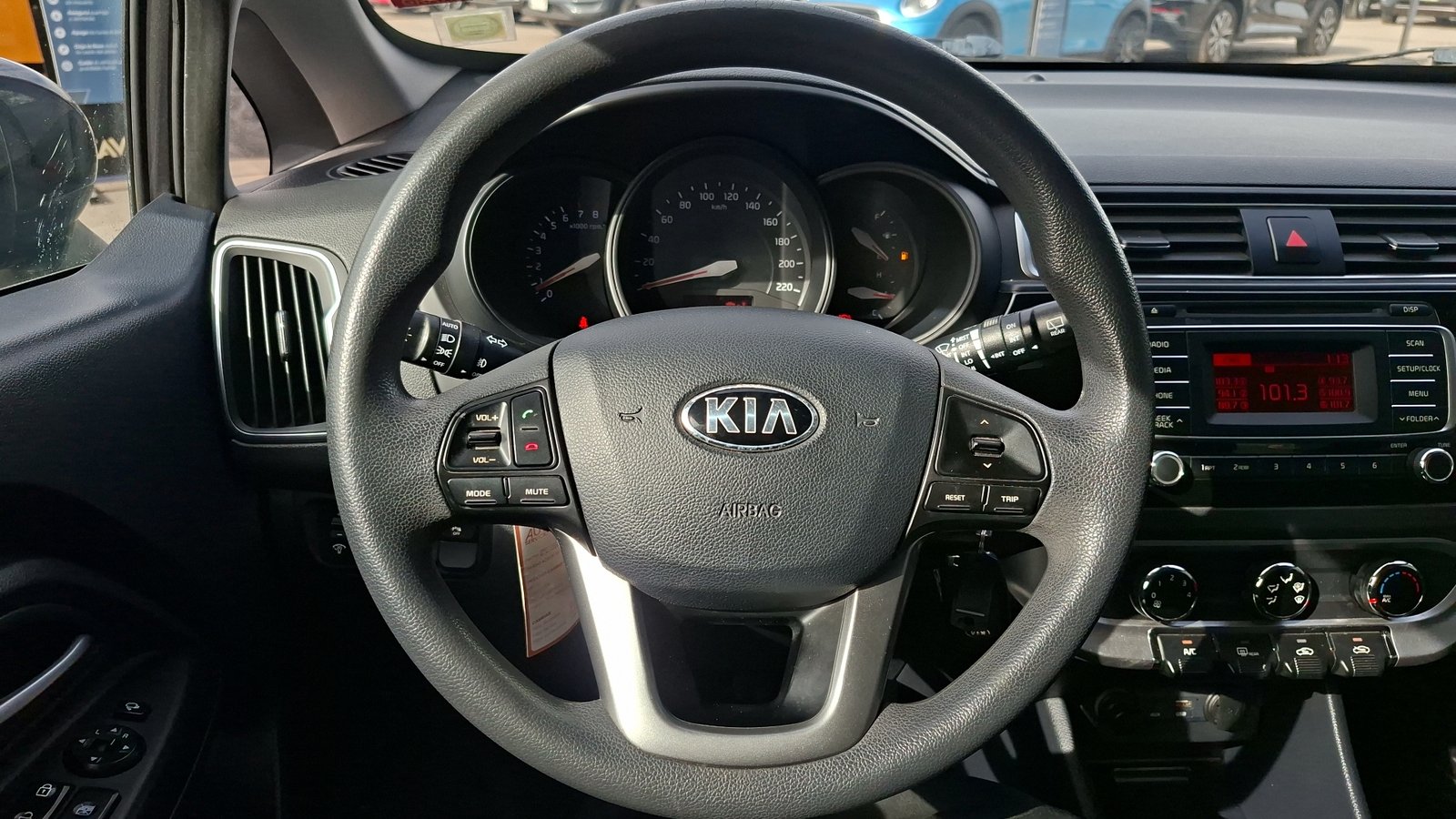 Kia RIO 5 2016 - Imagen 8 de 14