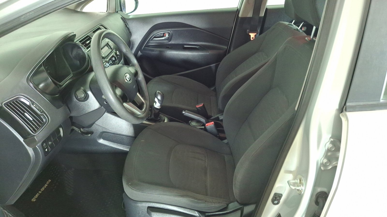 Kia RIO 5 2017 - Imagen 12 de 15