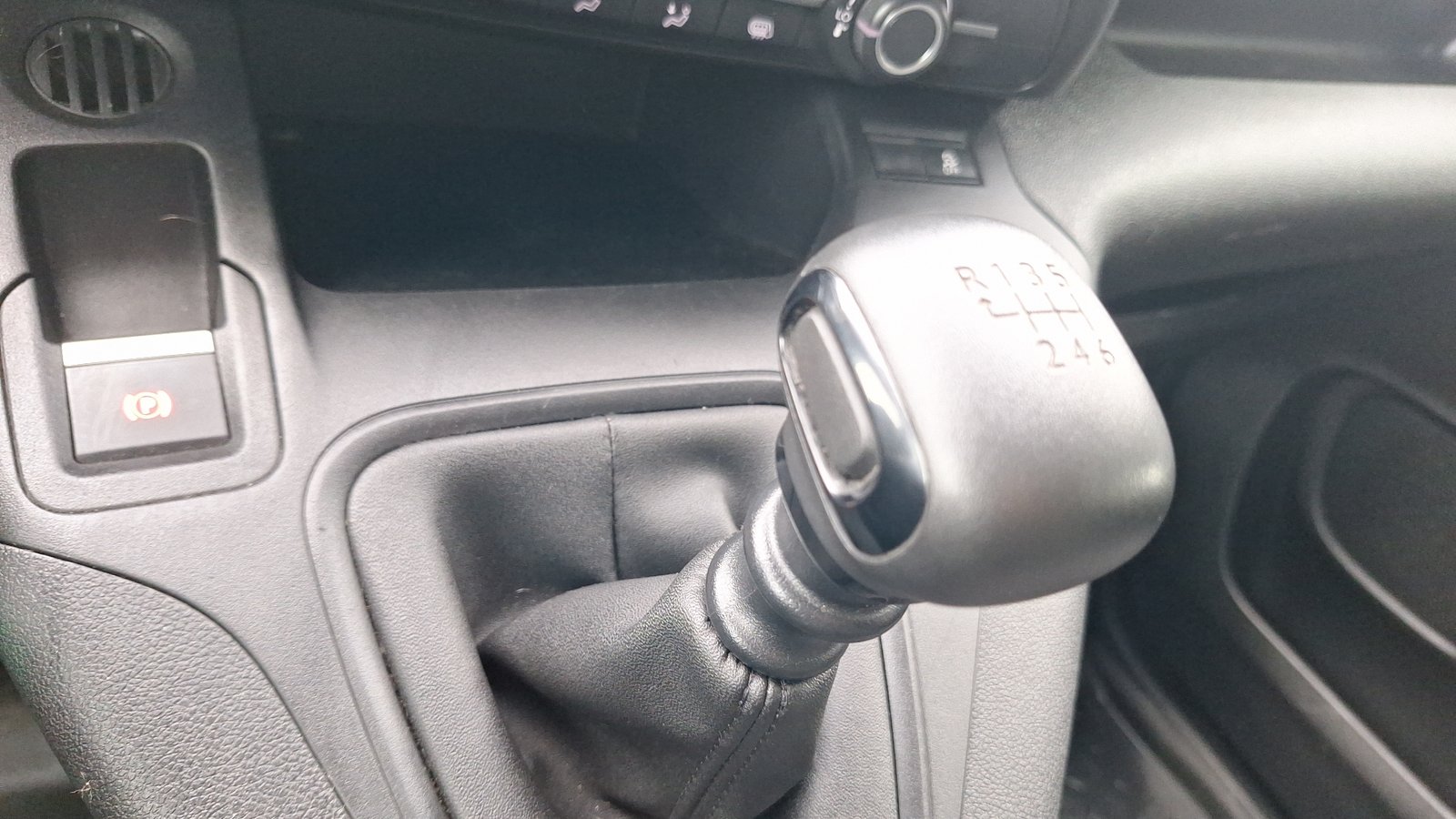 Peugeot Partner 2023 - Imagen 11 de 13