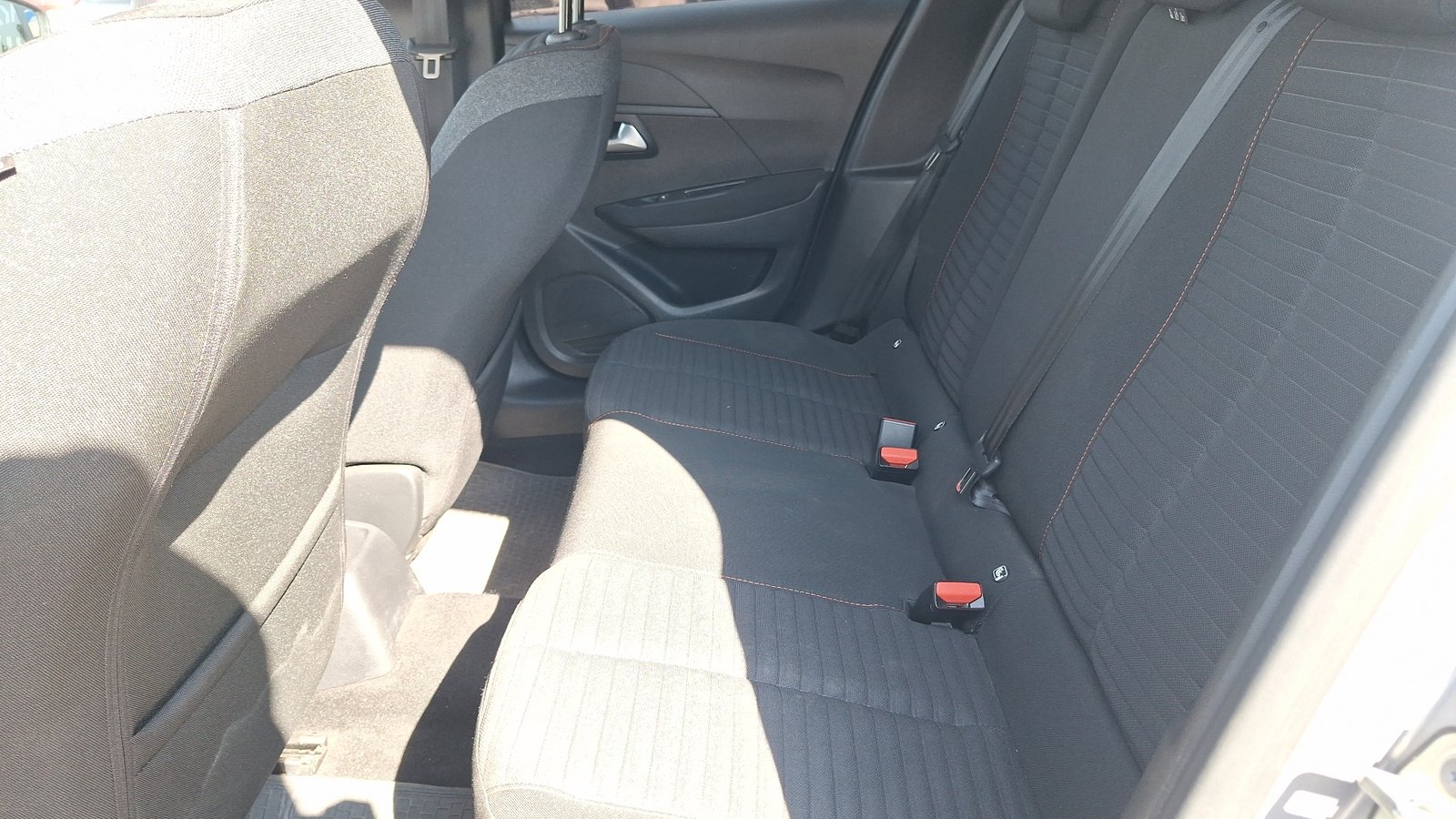 Peugeot 208 2021 - Imagen 13 de 15