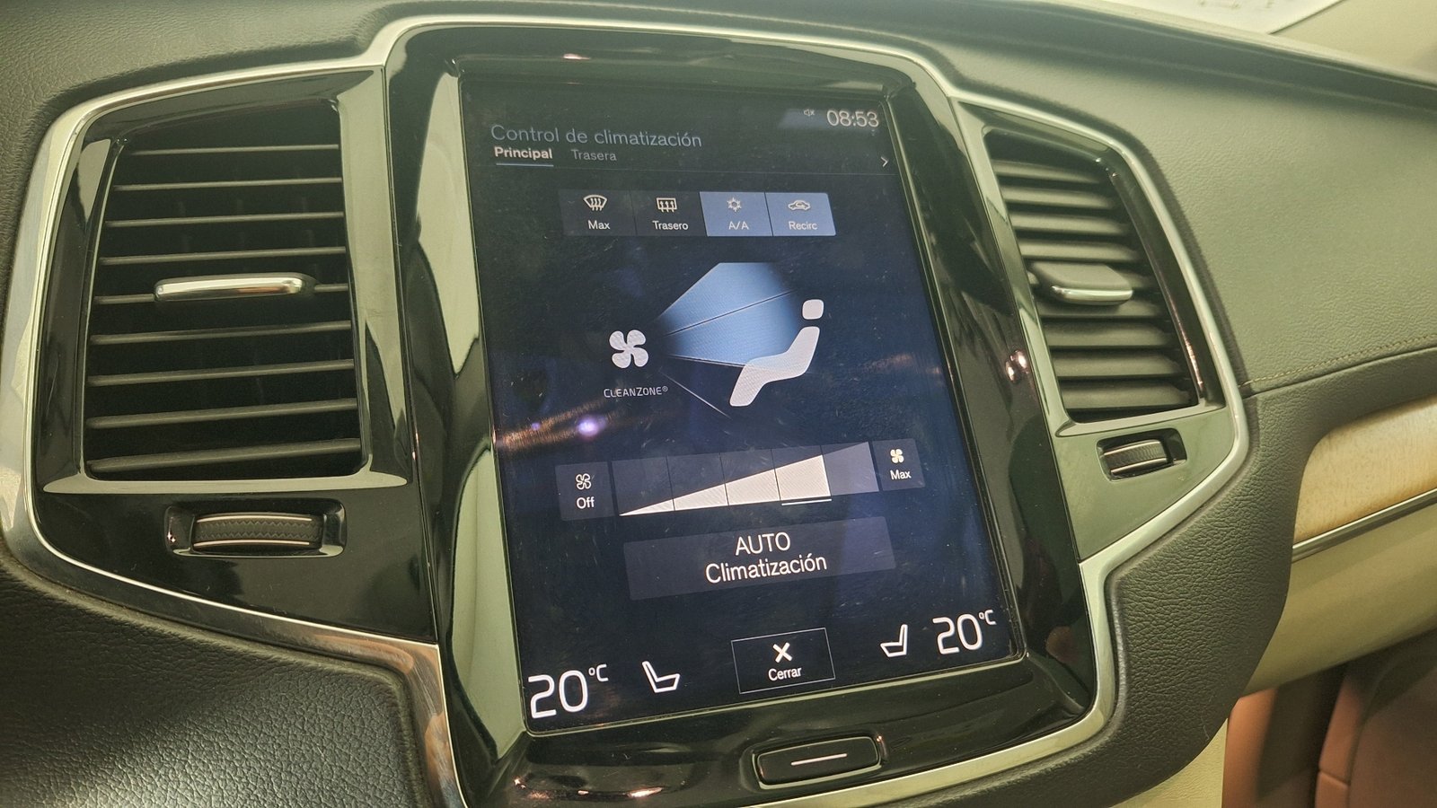 Volvo XC90 2018 - Imagen 18 de 19