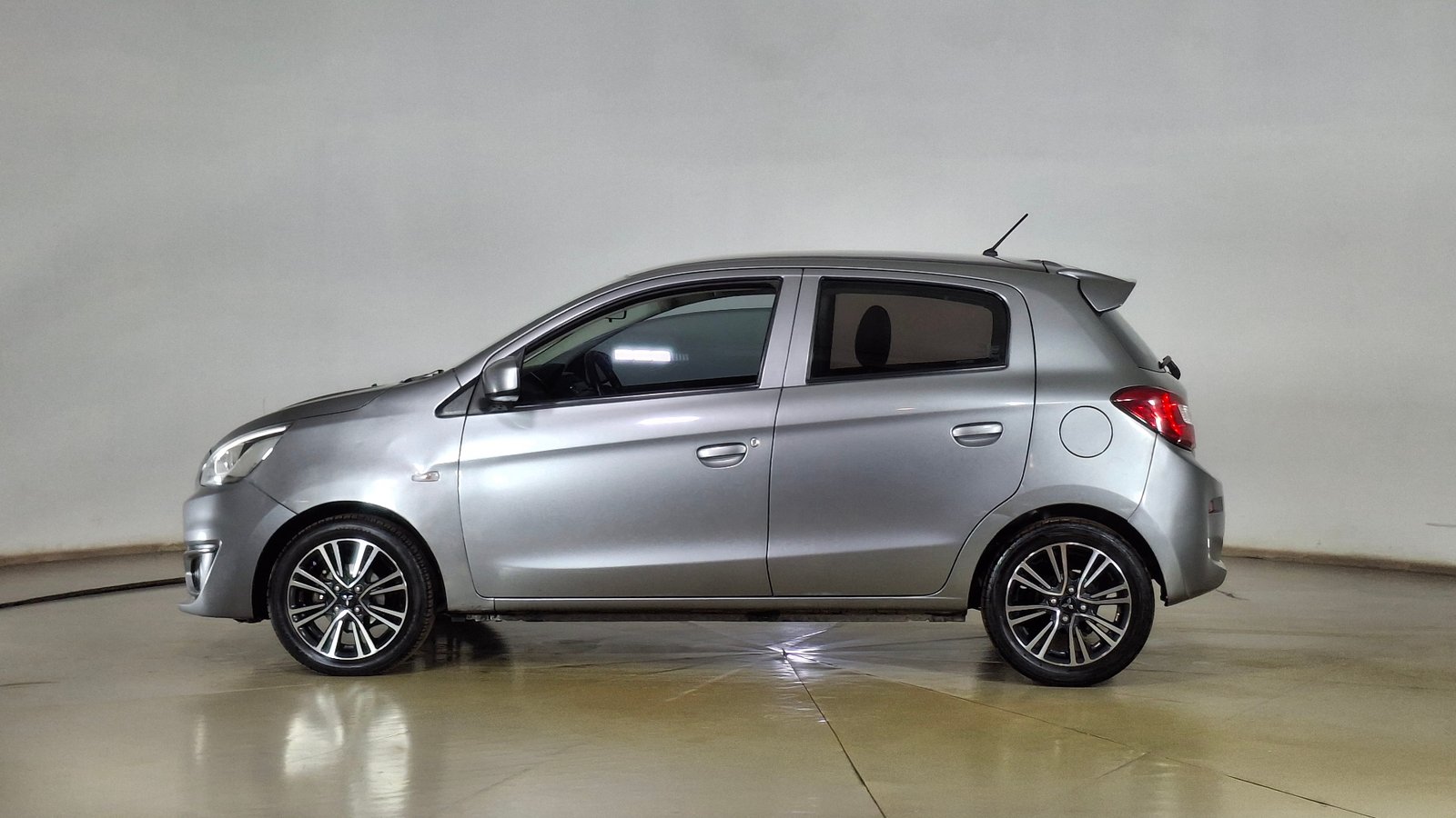 Mitsubishi Mirage 2018 - Imagen 7 de 15