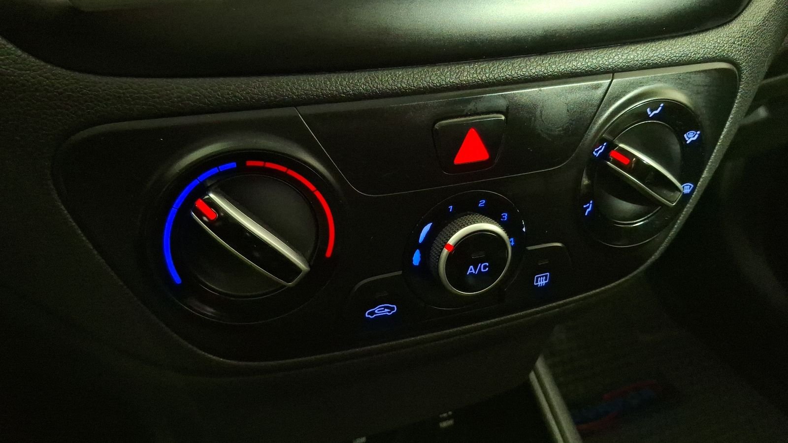 Hyundai Accent 2023 - Imagen 15 de 16