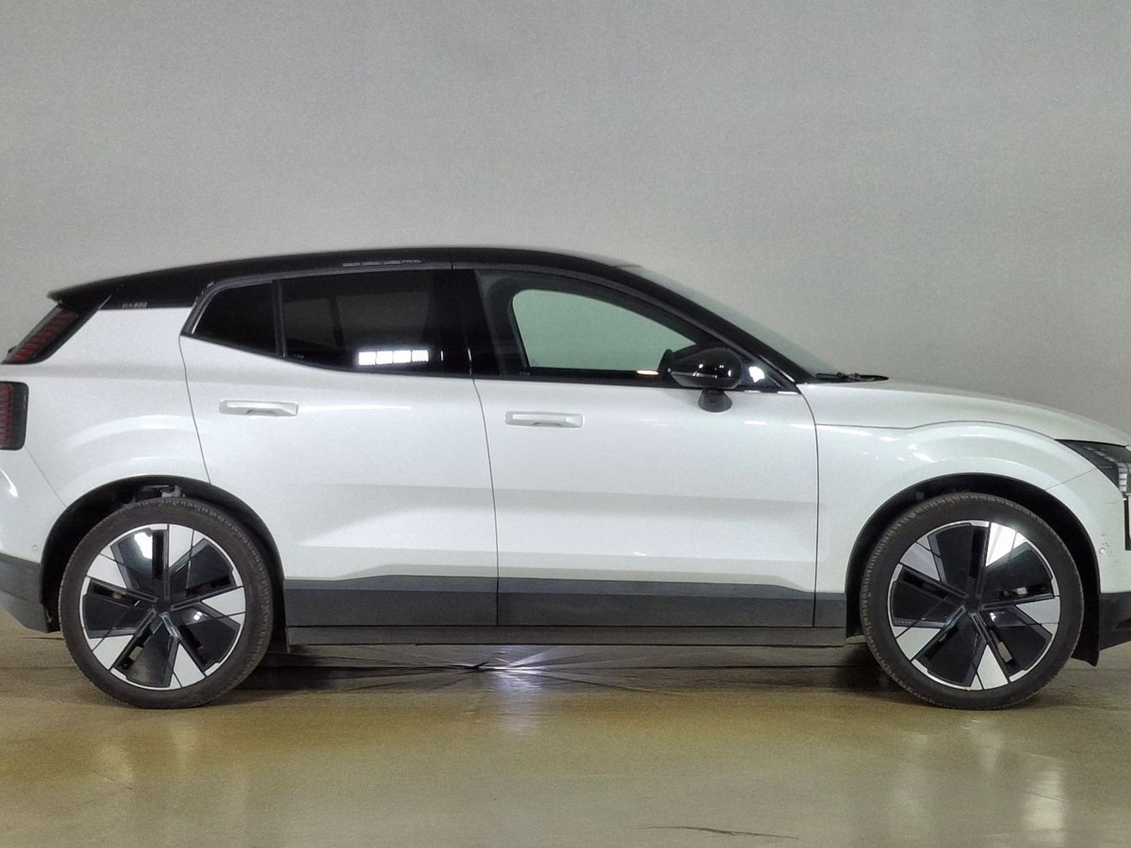 Volvo EX30 2024 - Foto 4 de 17