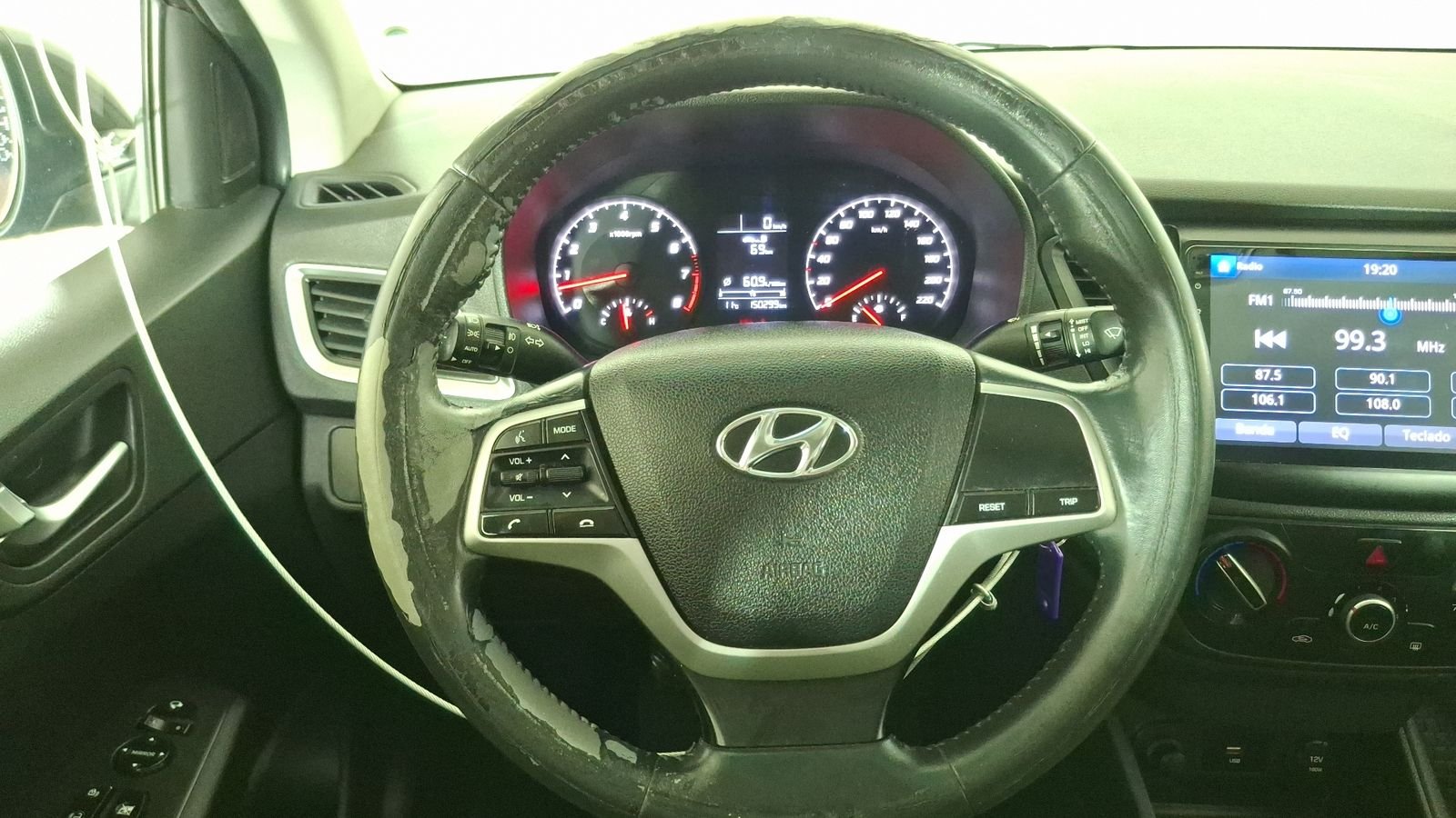 Hyundai Accent 2023 - Imagen 8 de 16