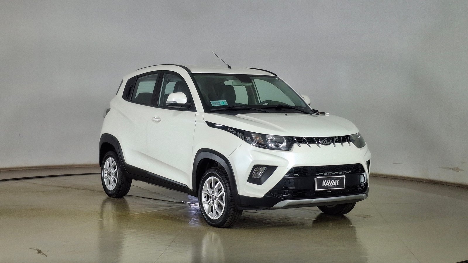 Mahindra Kuv 100 2021 - Foto 3 de 15