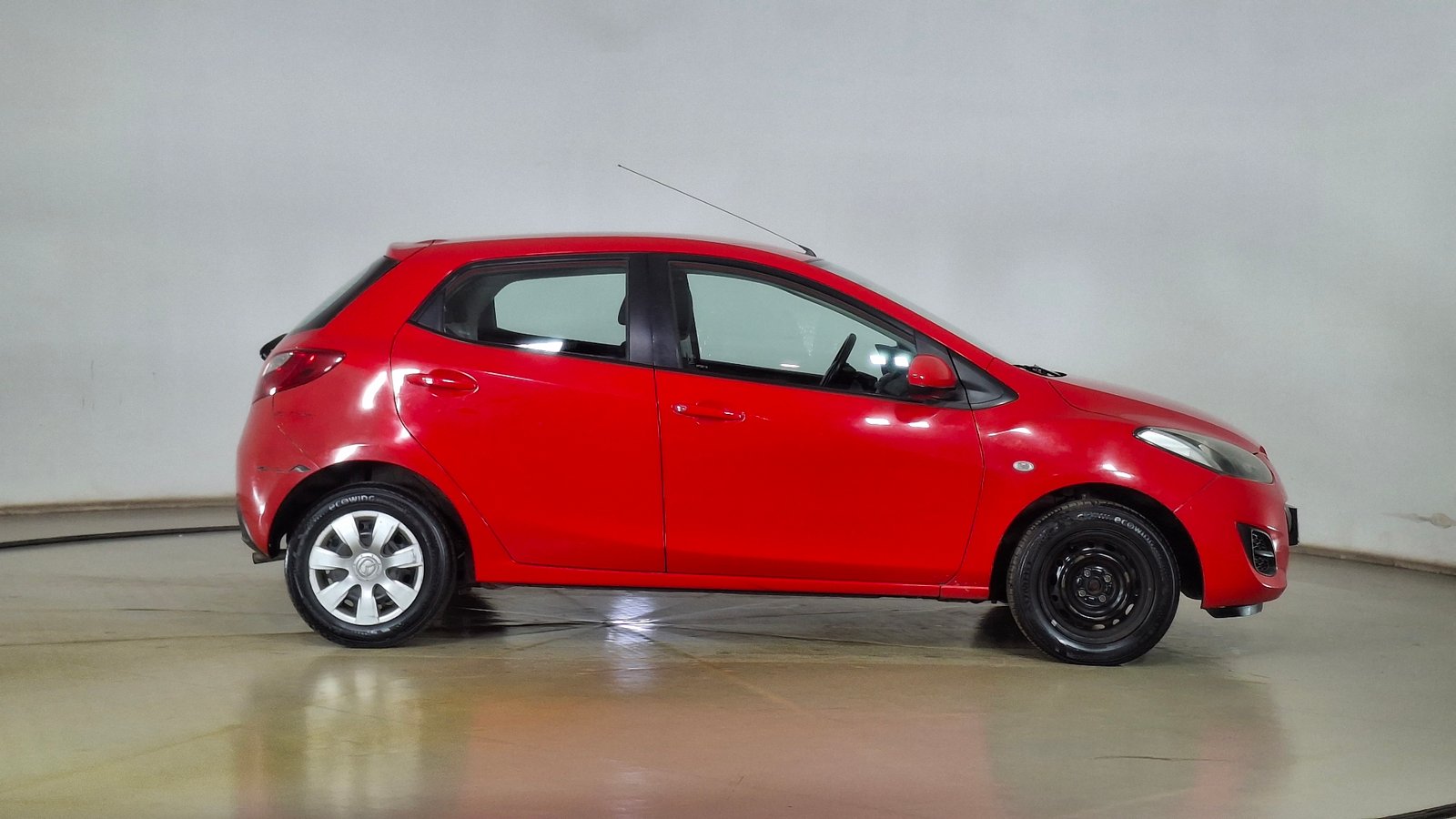 Mazda Mazda 2 2015 - Foto 4 de 15