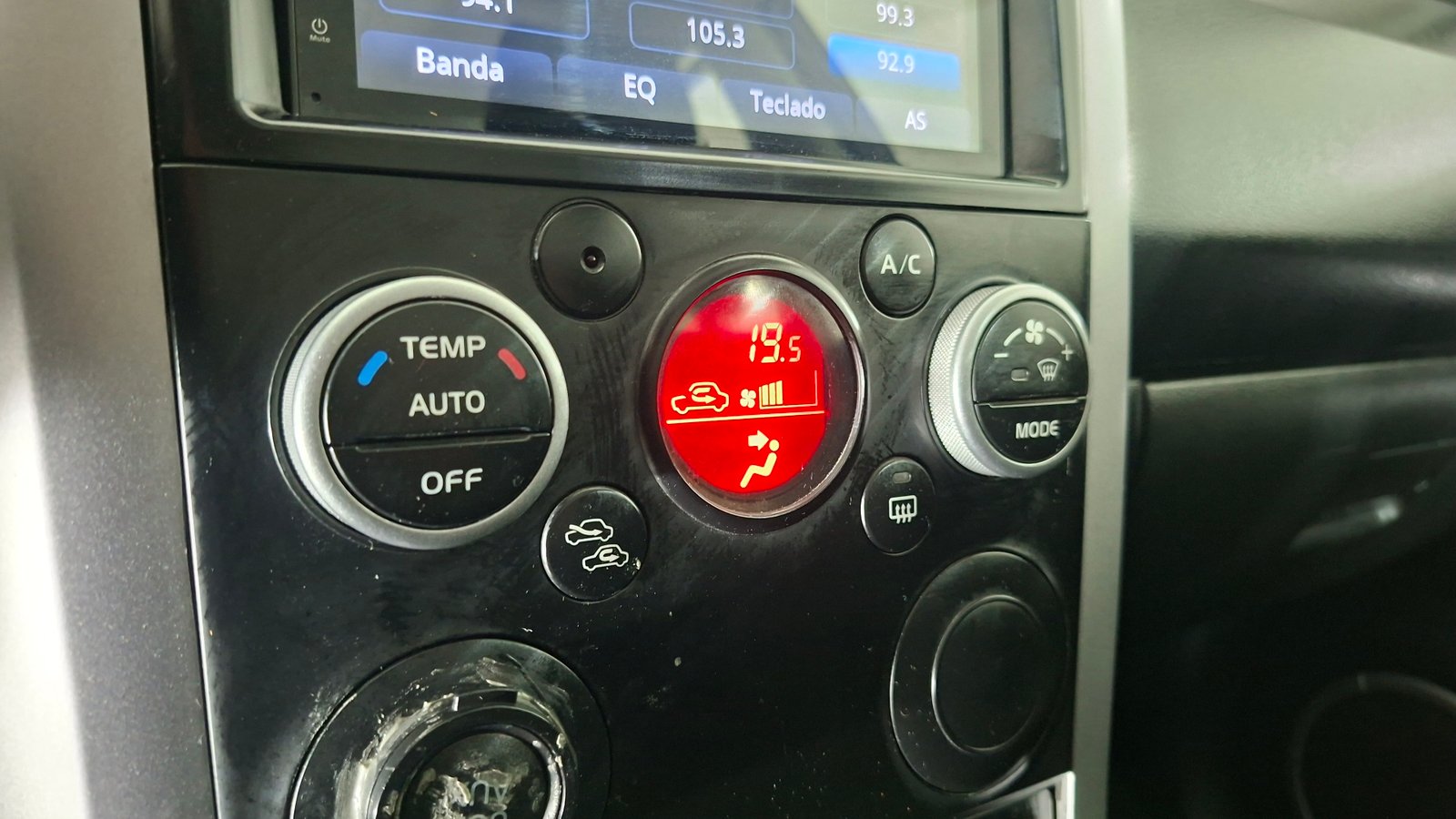 Suzuki GrandNomade 2015 - Imagen 14 de 15