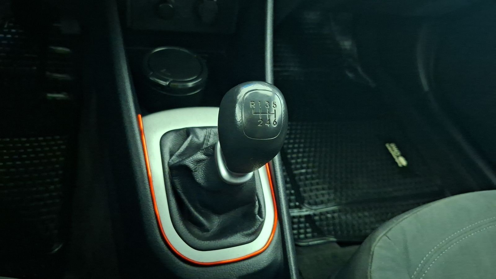 Kia RIO 3 2015 - Imagen 12 de 16