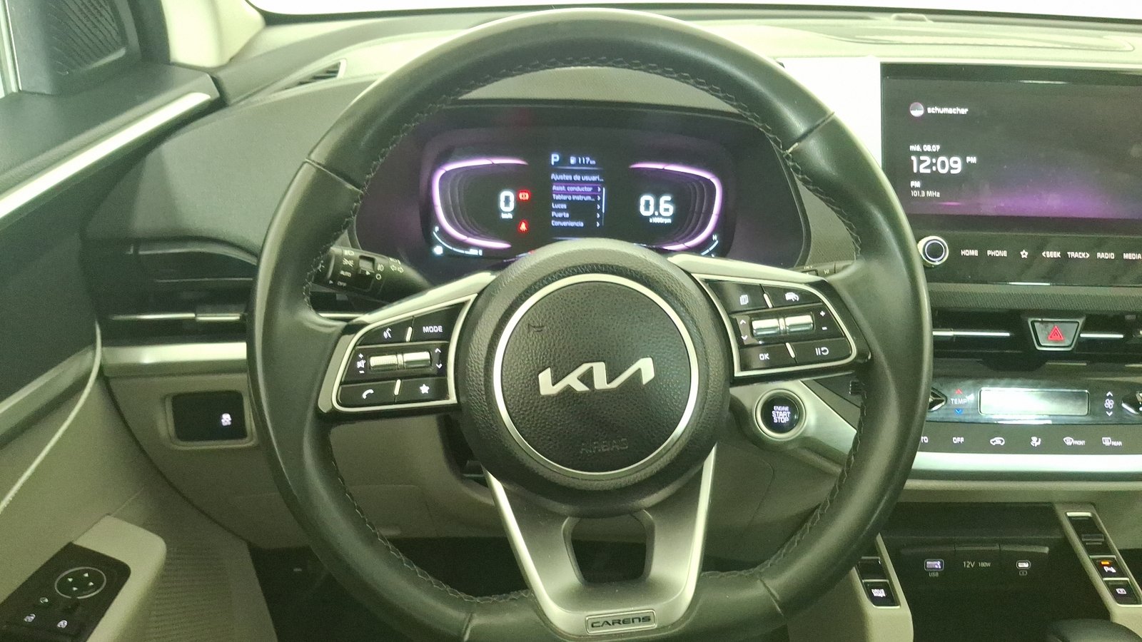 Kia Carens 2023 - Imagen 8 de 17