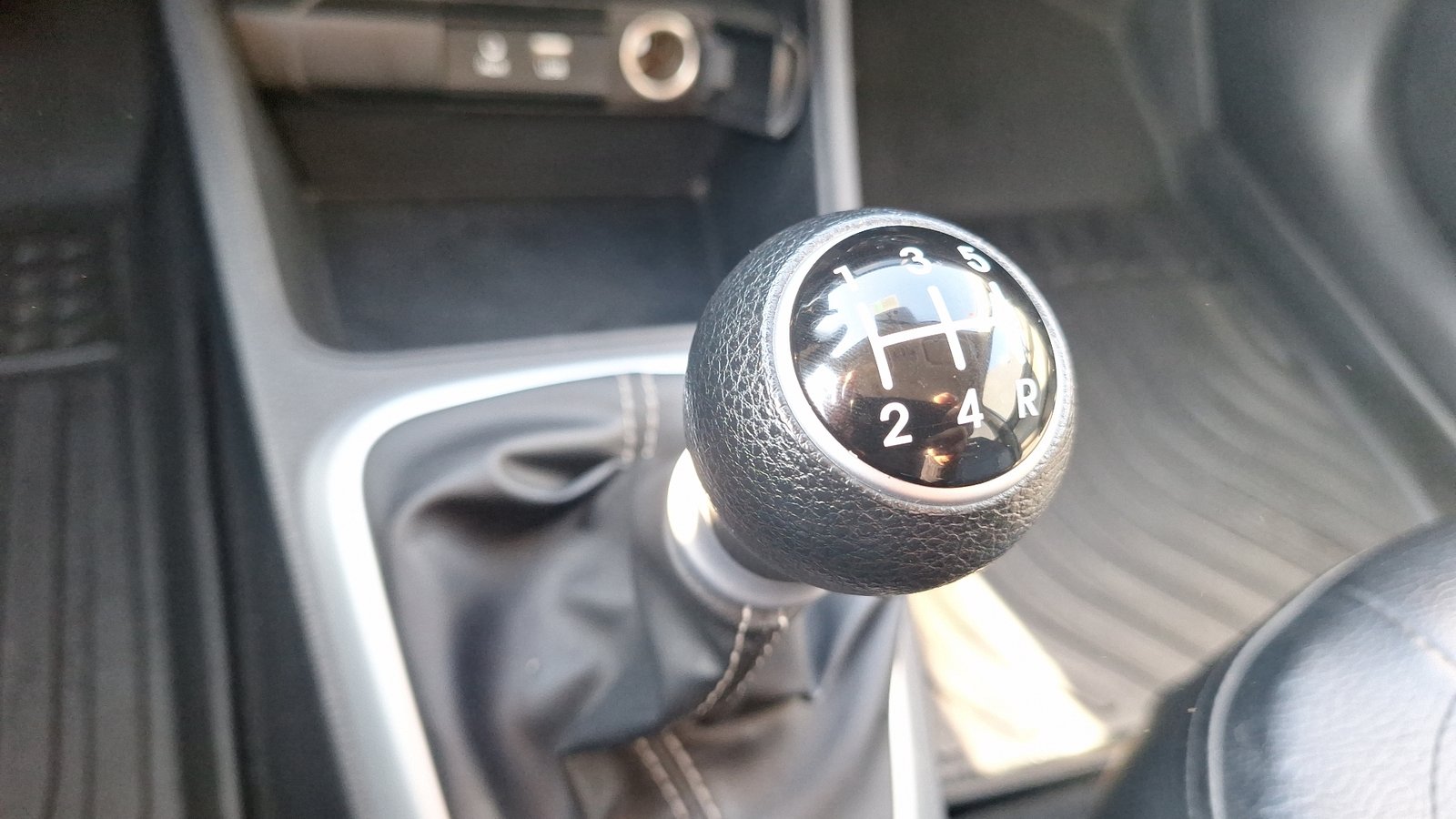 Kia Soluto 2024 - Imagen 11 de 16