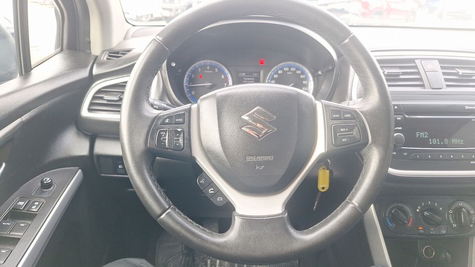 Suzuki S-Cross 2015 - Imagen 8 de 14
