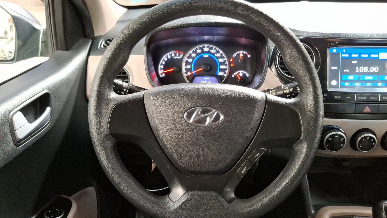 Hyundai Grand I10 2017 - Imagen 9 de 17