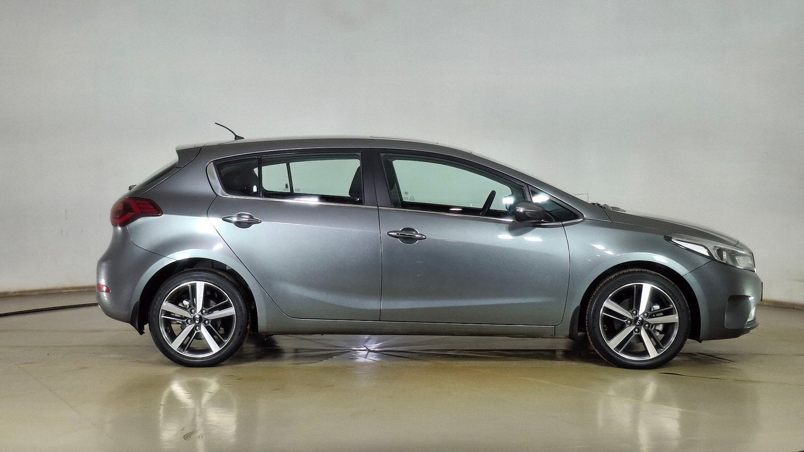Kia CERATO 5 2019 - Foto 4 de 17