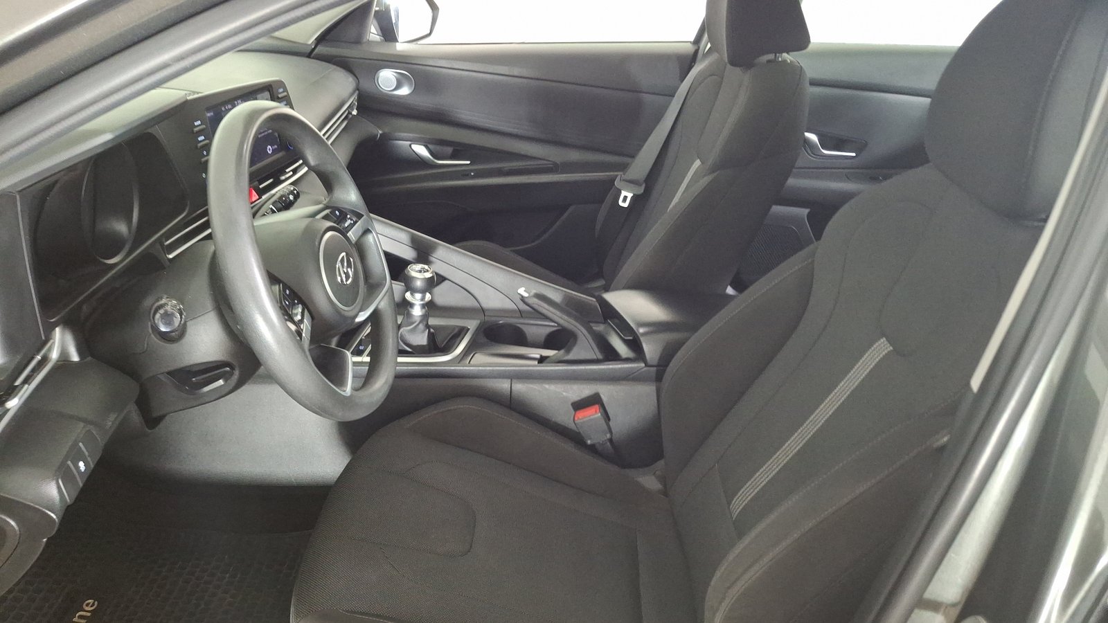 Hyundai Elantra 2022 - Imagen 13 de 16