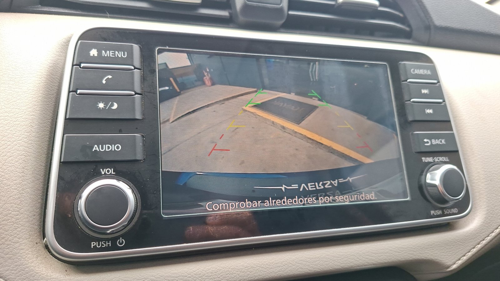 Nissan Versa 2021 - Imagen 12 de 15
