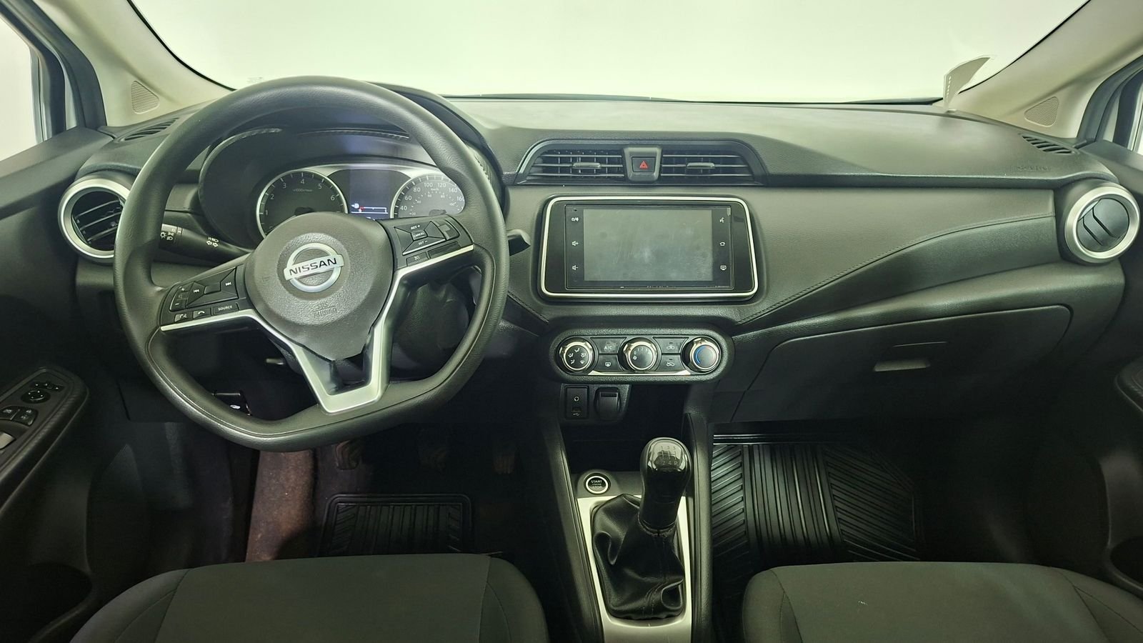 Nissan Versa 2022 - Imagen 8 de 16