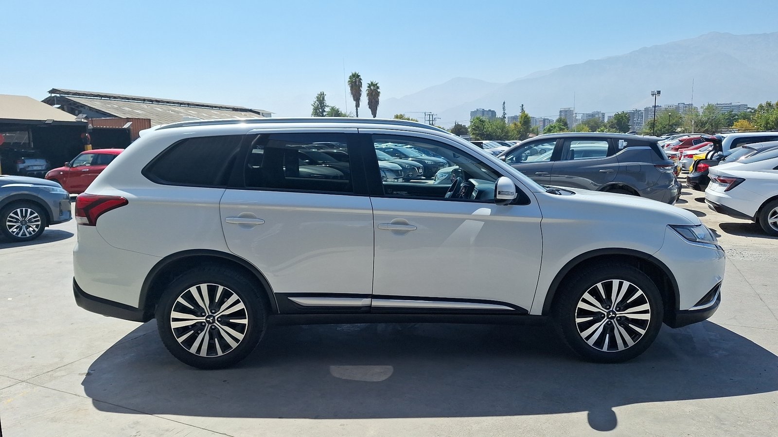 Mitsubishi Outlander 2022 - Foto 5 de 15